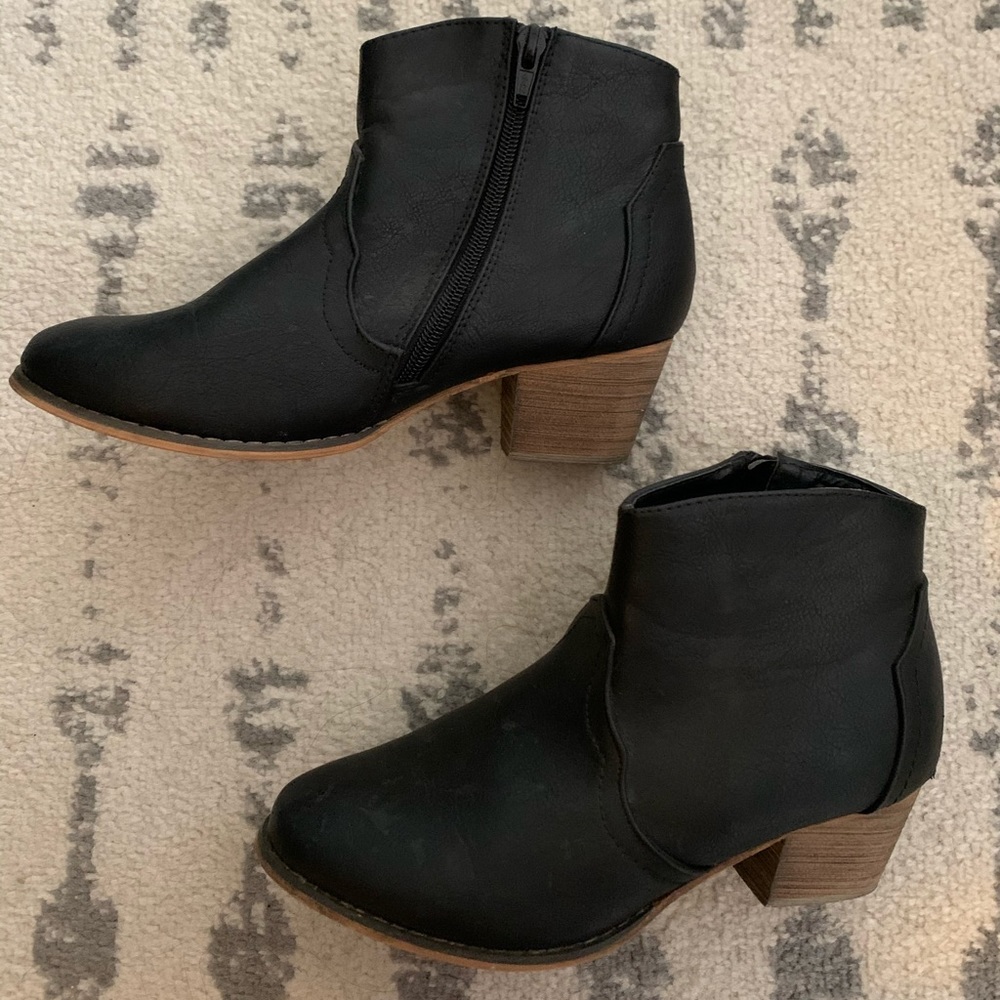 Cotton On black women’s bootie